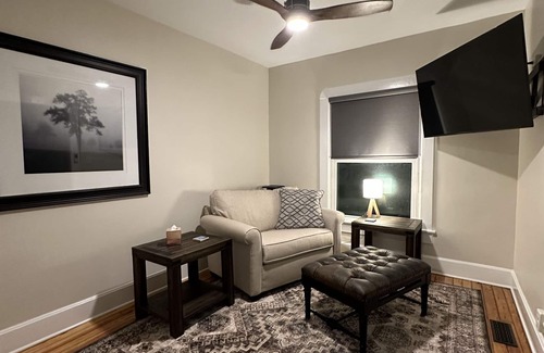 Babe Denny House | Stadium Stays #9 Downtown INDY, 5 minute walk to Lucas Oil Stadium Free Parking