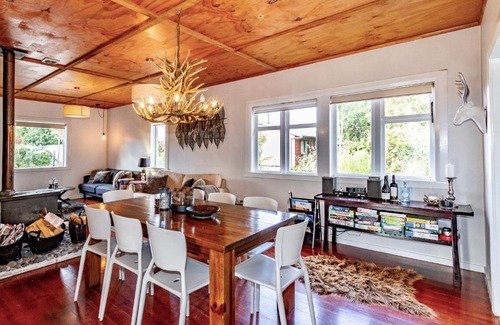 Ohakune House | Stag & 3 Pigs - Ohakune Holiday Home