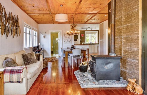 Ohakune House | Stag & 3 Pigs - Ohakune Holiday Home