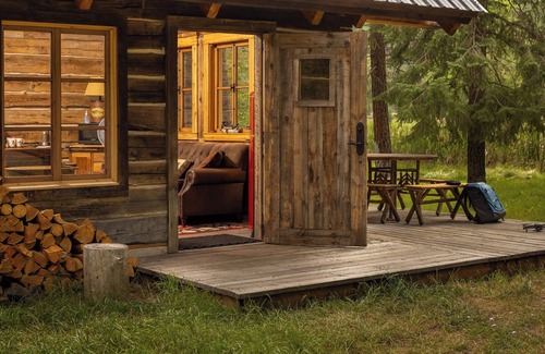 Superior House | Stagecoach Exchange Cabin - Alpine Falls Ranch