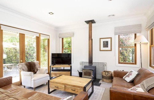 Arrowtown House | Stags Head Cottage-cosy cottage with hot tub
