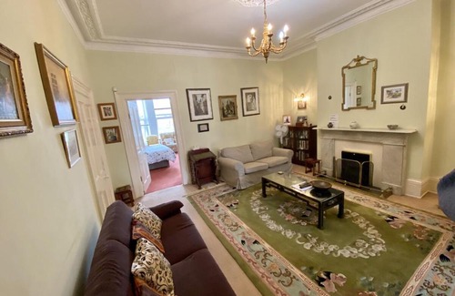 Staines Apartment | Staines Apartment - large entire property