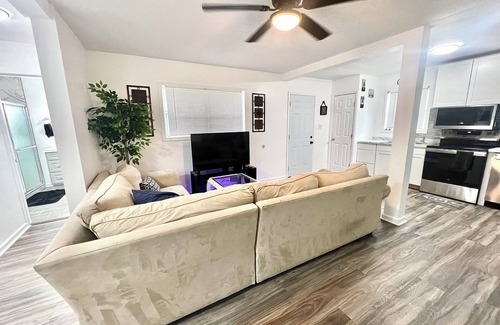 Athens House | Stainless Steel Retreat in Downtown Athens