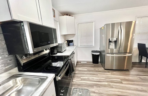 Athens House | Stainless Steel Retreat in Downtown Athens