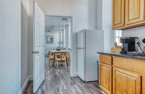 Chinatown Apartment | Stairway | 3BR Apt w W/D Ideal for Groups