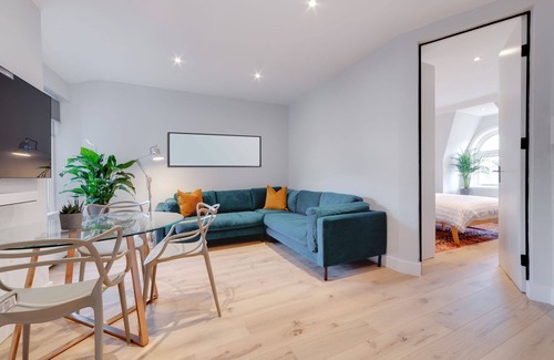 Fitzrovia Apartment | Stairway To Heaven - Fitzrovia - by Frankie Says