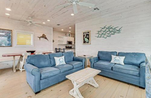 Port Aransas House | Stairway to Seven Private Pool Hammocks Patio