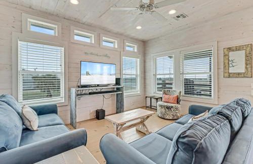 Port Aransas House | Stairway to Seven Private Pool Hammocks Patio