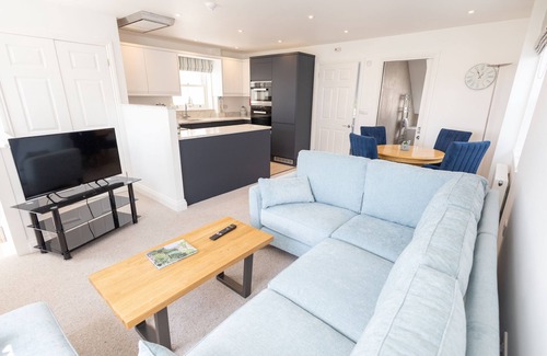 Mudeford Apartment | Staithe End - a brand new first floor apartment with stunning views over Mudeford Quay