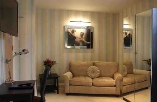 Yeovil Bed & Breakfast | Standard Double Ensuite with Shower at The Keep