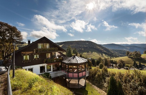 Todtnauberg Apartment | Standard double room, 24sqm, shower/WC with balcony