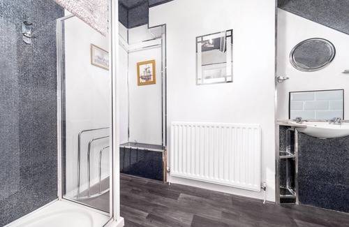 West Cliff Hotel | Standard Double & Single Bed, Ensuite