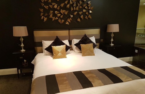 Yeovil Bed & Breakfast | Standard Double Wet room Disabled access Room at The Keep