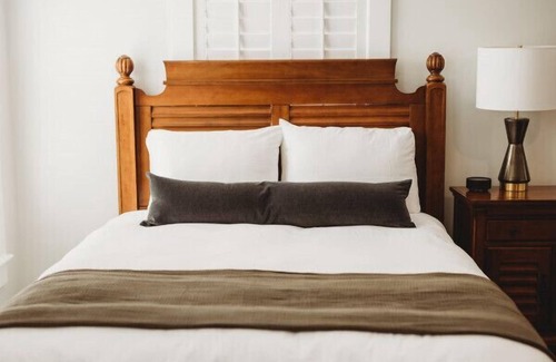Downtown Hotel | Standard Suite - 2 Queens · The Jefferson Inn Rm. 9