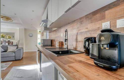 Epinay-sur-Seine Apartment | Standing-5 Bedrooms -free Parking -10mn From Paris