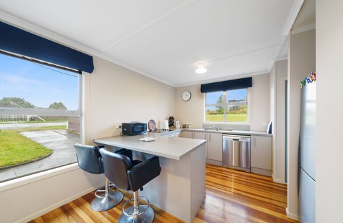 Waitarere Beach House | Stanley on Park - Waitārere Beach Holiday Home