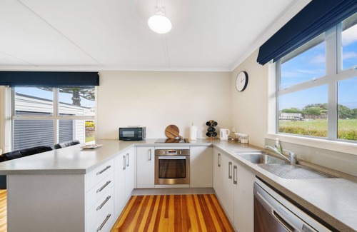 Waitarere Beach House | Stanley on Park - Waitārere Beach Holiday Home