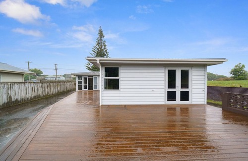 Waitarere Beach House | Stanley on Park - Waitārere Beach Holiday Home