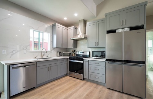 Hermosa Village House | Stanton Haven: Stylish and Cozy Home