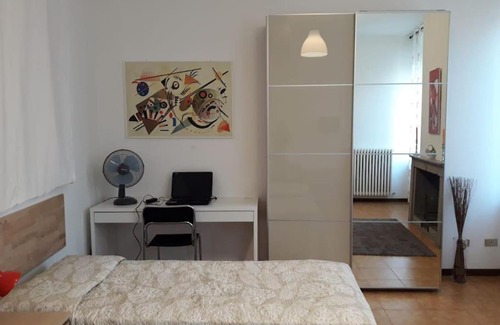 Oltretorrente Apartment | Stanza in appartamento condiviso nel centro storico di Parma