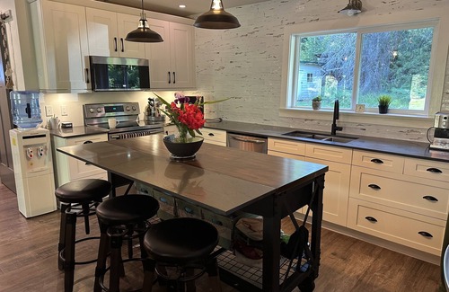 Regional District of Nanaimo House | Star gazing double soaker tub 15 mins to beaches, hiking, biking and restaurants