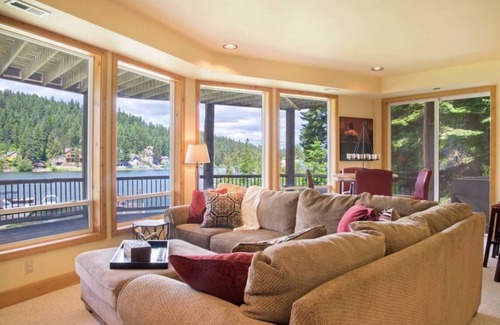 Coeur d'Alene Cabin | Star Lodge Lakefront Rental with Boat Slip