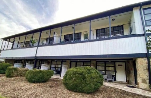 Flat Rock Condo | Stardust and Moonlight : Lakefront Condo