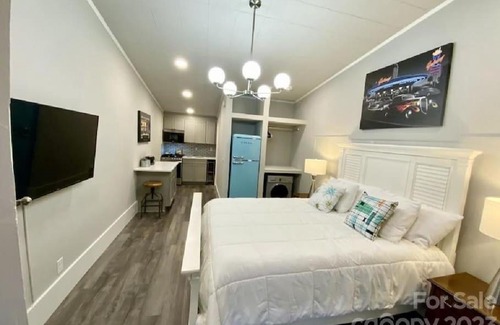 Flat Rock Apartment | Stardust and Moonlight on the Lakefront