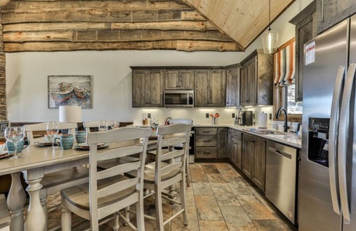 Walnut Mountain Cabin | Stardust Ridge in Walnut Mountain: 3 fireplaces/ho