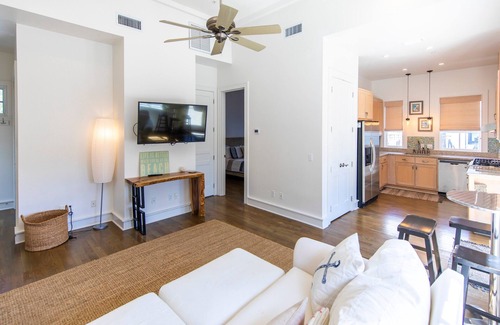 Treetop Apartment | Starfish Carriage House