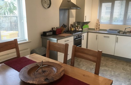St Austell House | Starfish Cottage- private beach and within a short walk of Charlestown