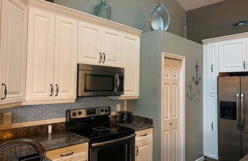 Apollo Beach House | Starfish Paradise- A Family Vacation Home