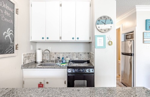 Panama City Beach Apartment | Starfish Studio: beachfront, overlooking pool, clean, comfy w/free beach chairs