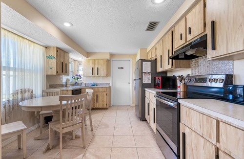 Warm Mineral Springs House | Starfish Villa next to the Warm Mineral Springs