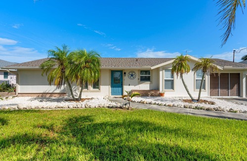 Warm Mineral Springs House | Starfish Villa next to the Warm Mineral Springs