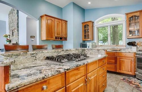 Hammondsport House | Stargazer: Relax on Keuka Lake with a hot tub and more!