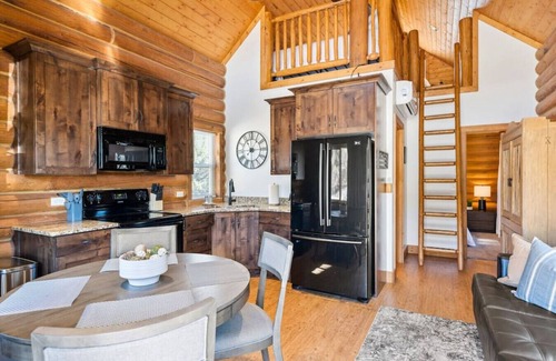 Alton Cabin | Stargazing Hot Tub, 3 Living Spaces on 10 Acres