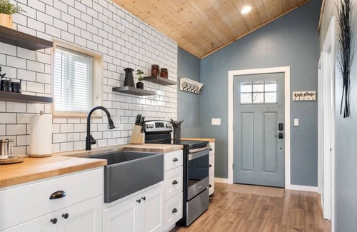 Alton Cabin | Stargazing Hot Tub, 3 Living Spaces on 10 Acres