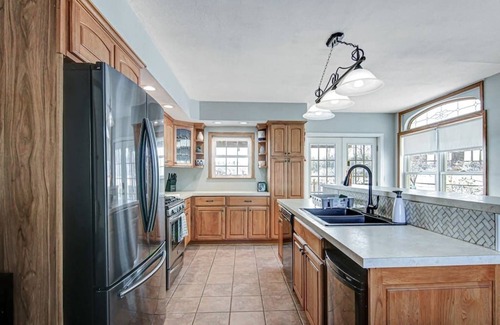 Etna House | Stargazing Retreat Between Ithaca & Cortland: Hot Tub, Pickleball & Fire Pit