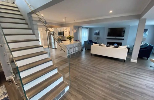 Williams Bay House | Starlake: A fully remodeled boutique style cottagen