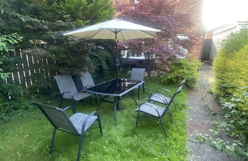 Newcastle-upon-Tyne House | Starlettings 2 bed full house with private summer garden