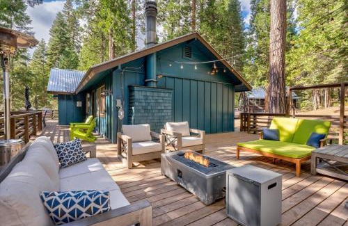 Sugar Pine House | Starlight Cabin