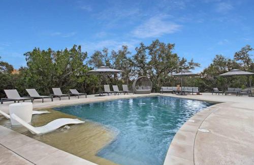 Canyon Lake House | Starlight Horizon Cabin R - Hot Tub & Retreat Pet-Friendly Texas Hill Country Cabin Near Canyon Lake - Pool, Stargazing, Private Backyard - Sleeps 4
