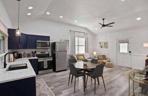 Canyon Lake House | Starlight Horizon Cabin R - Hot Tub & Retreat Pet-Friendly Texas Hill Country Cabin Near Canyon Lake - Pool, Stargazing, Private Backyard - Sleeps 4