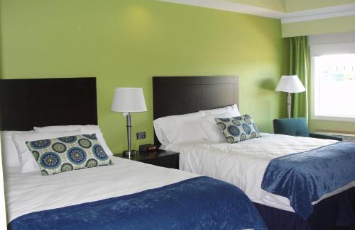 Malletts Bay Hotel | Starlight Inn