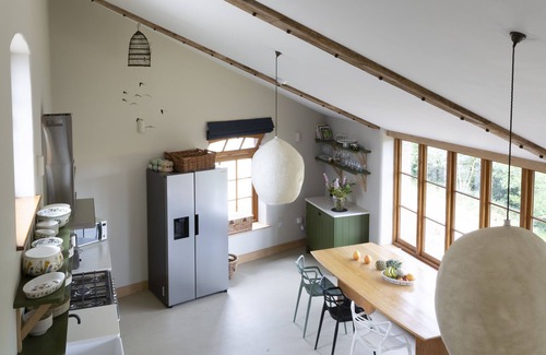 Chillington Cottage | Starling House - a house that sleeps 5 guests in 2 bedrooms