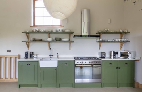 Chillington Cottage | Starling House - a house that sleeps 5 guests in 2 bedrooms