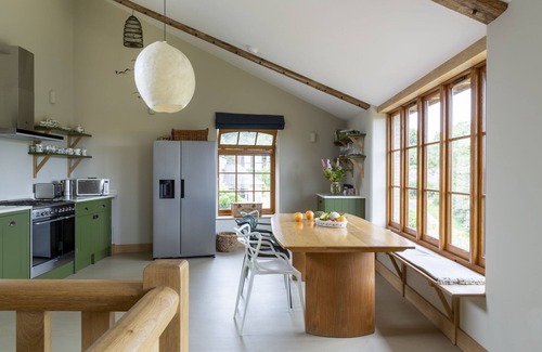 Chillington Cottage | Starling House - a house that sleeps 5 guests in 2 bedrooms