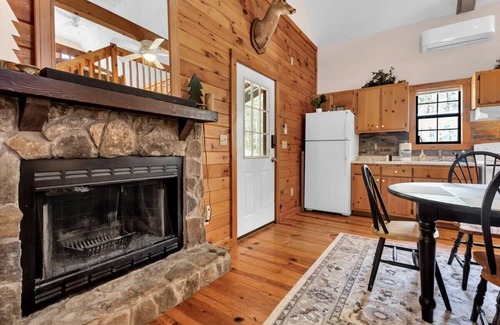 Ellijay Cabin | Starlink Internet/Hiking/Family Friendly/Sleeps 6