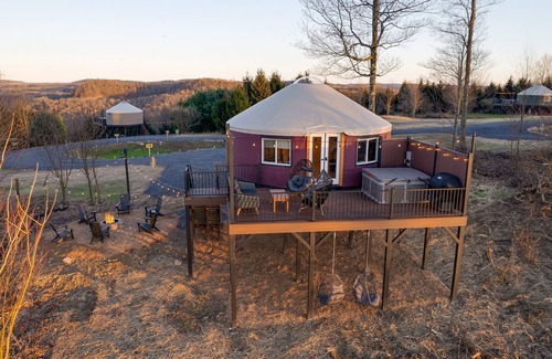 Knox Dale House | Starlit Haven YURT 2 w/HOT TUB, Smart TV + VIEWS!